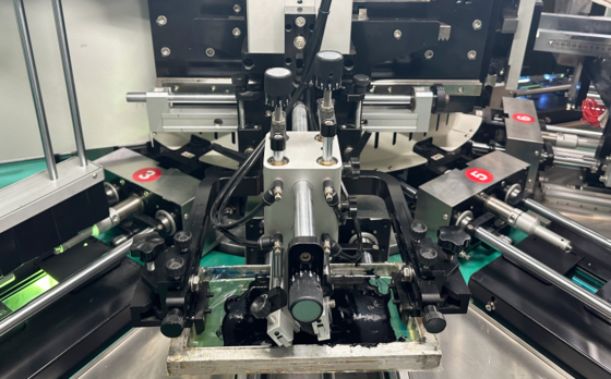 2- Χρώμα 70 Τεμ/Λεπτό Αυτόματη CNC Μηχανή Εκτύπωσης UV σε Δοχεία