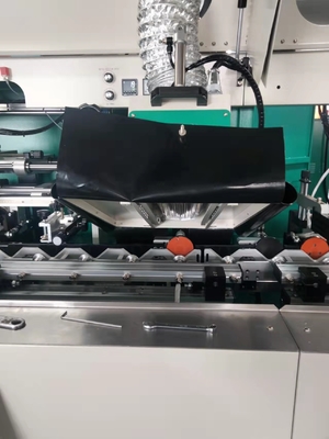 300*250mm 100pcs/min Πλήρως αυτόματη μηχανή εκτύπωσης με μεταξένιες σελίδες Πολυχρωματική