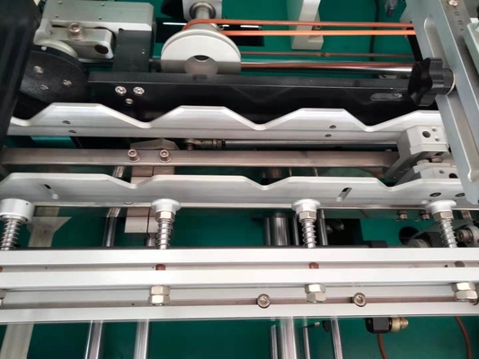Σερβο Drive UV μπουκαλιών μηχανή εκτύπωσης οθόνης εκτυπωτών πολύχρωμη με το καυτό μαρκάρισμα σφράγισης